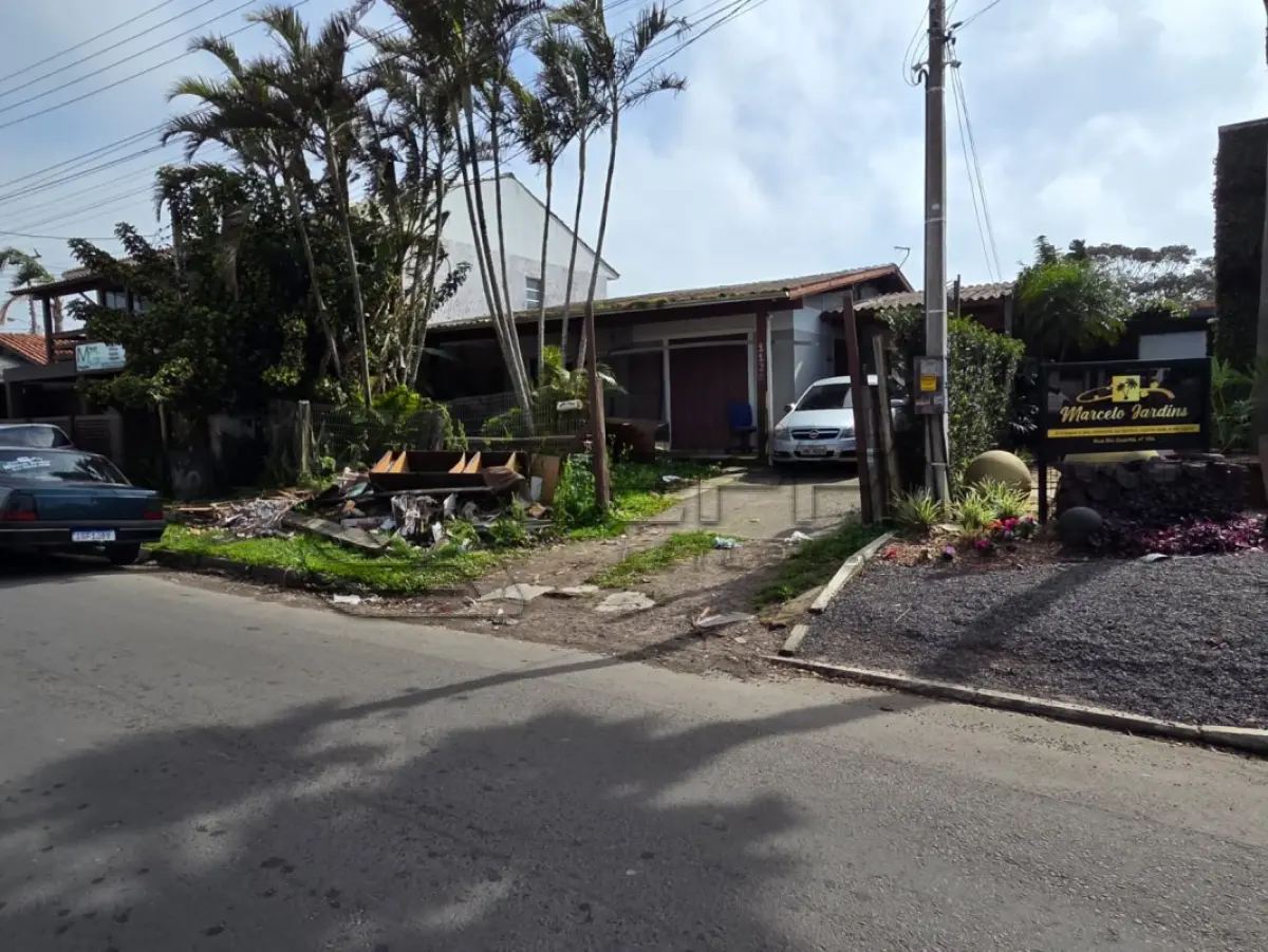 LOTE 001 - DIREITOS POSSESSÓRIOS DE UM TERRENO URBANO, COM EDIFICAÇÃO RESIDENCIAL EM ALVENARIA, situado na Rua Rio Guarita, n° 1120, MUNICÍPIO DE XANGRI-LÁ/RS.