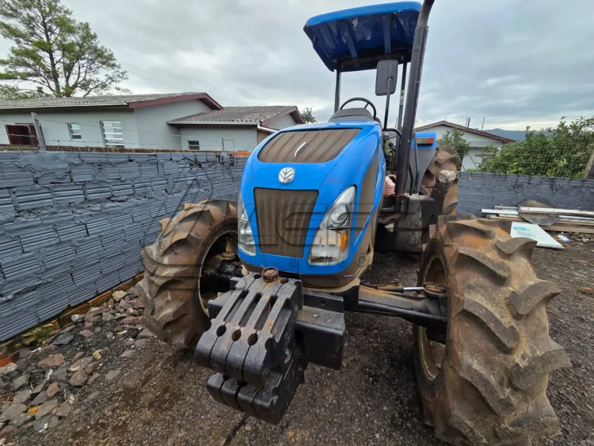 LOTE 013 - TRATOR NEW HOLLAND TL 75E, 4X4, DIESEL, AZUL, ANO2013