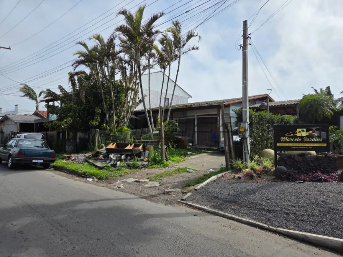 LOTE 001 - DIREITOS POSSESSÓRIOS DE UM TERRENO URBANO, COM EDIFICAÇÃO RESIDENCIAL EM ALVENARIA, situado na Rua Rio Guarita, n° 1120, MUNICÍPIO DE XANGRI-LÁ/RS.