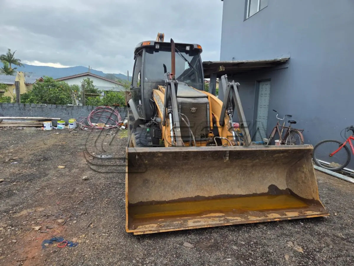 LOTE 012 - RETROESCAVADEIRA CASE 580N, ANO E MODELO 2018