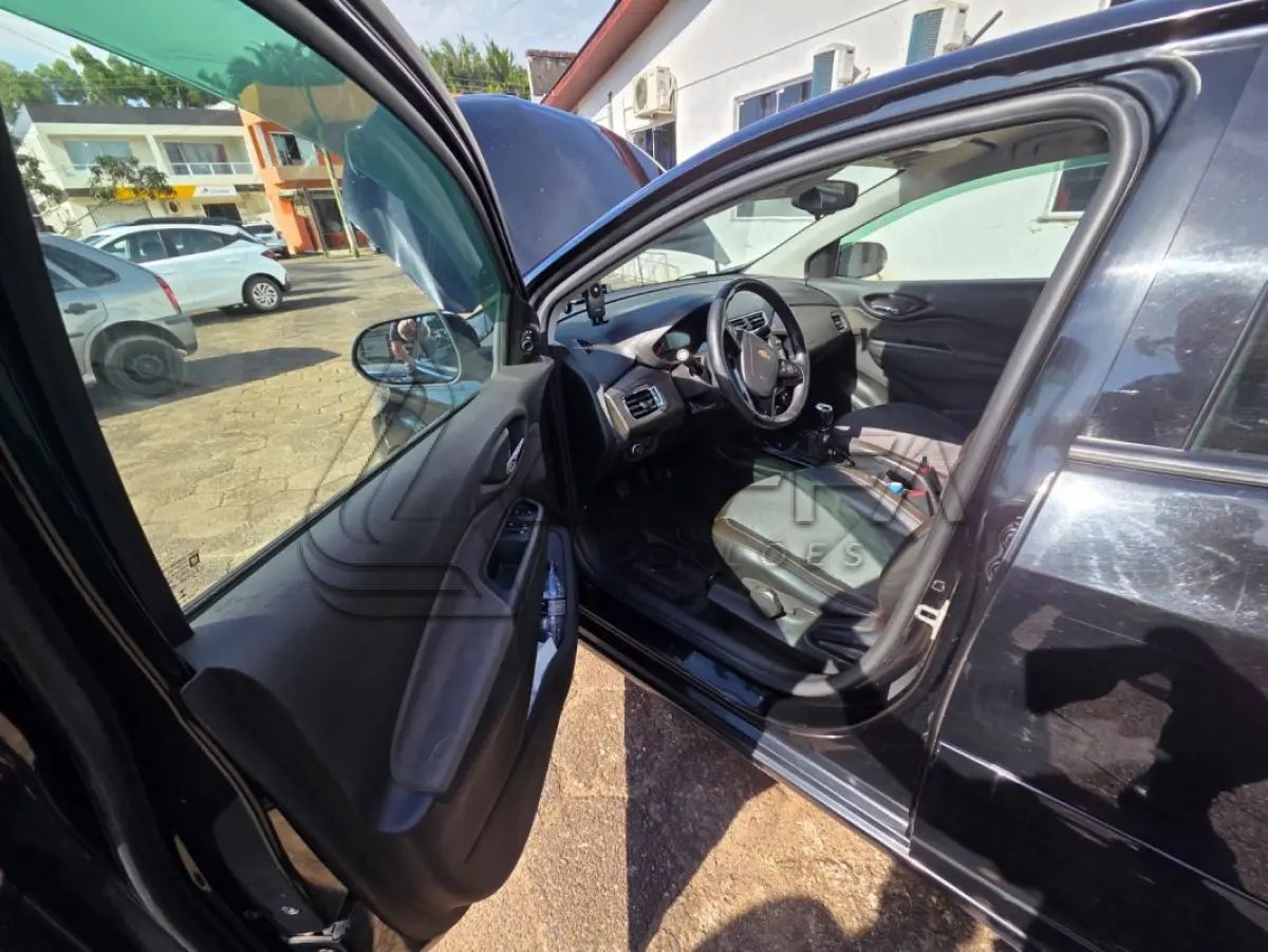 LOTE 008 - UM VEÍCULO GM PRISMA 1.4 MT LTZ ANO E MODELO 2017, PLACAS IXU2C55