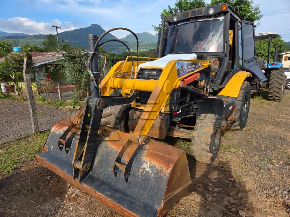 LOTE 004 - UMA RETROESCAVADEIRA ANO E MODELO 2019