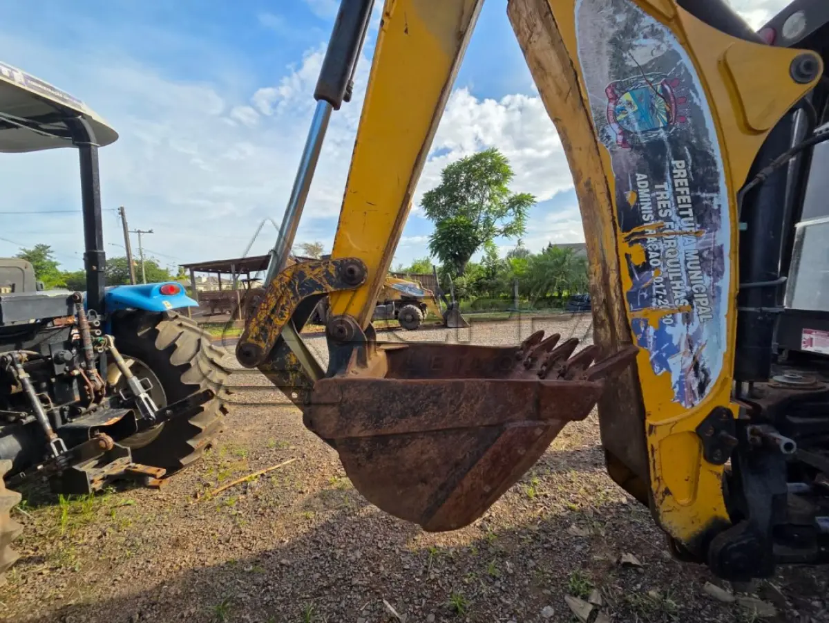 LOTE 004 - UMA RETROESCAVADEIRA ANO E MODELO 2019