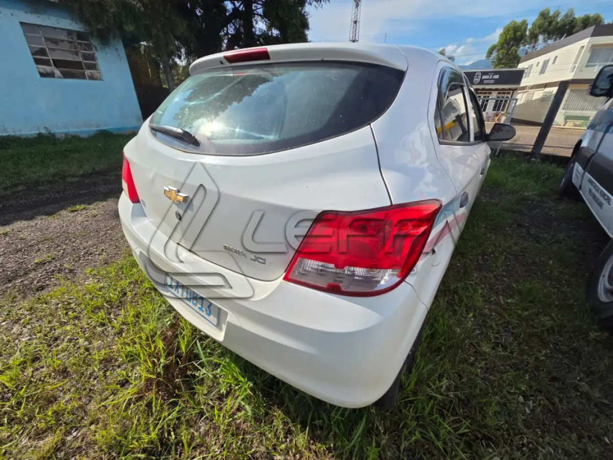LOTE 006 - UM VEÍCULO GM ONIX 1.0 MT JOYE ANO E MODELO 2017, PLACAS IXT0B13