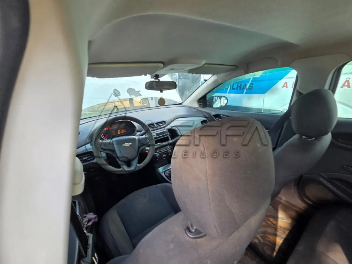 LOTE 006 - UM VEÍCULO GM ONIX 1.0 MT JOYE ANO E MODELO 2017, PLACAS IXT0B13