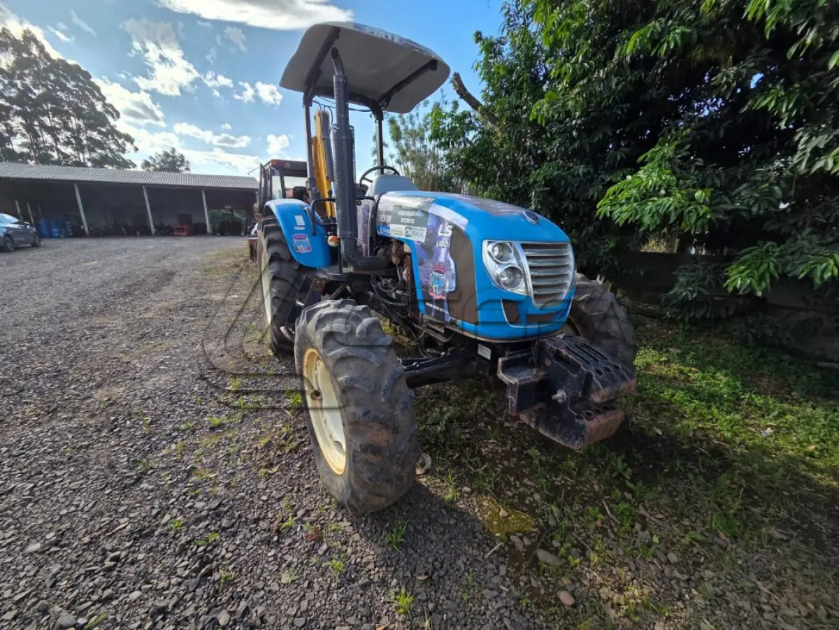 LOTE 005 - UM TRATOR LS U 80 ANO E MODELO 2020