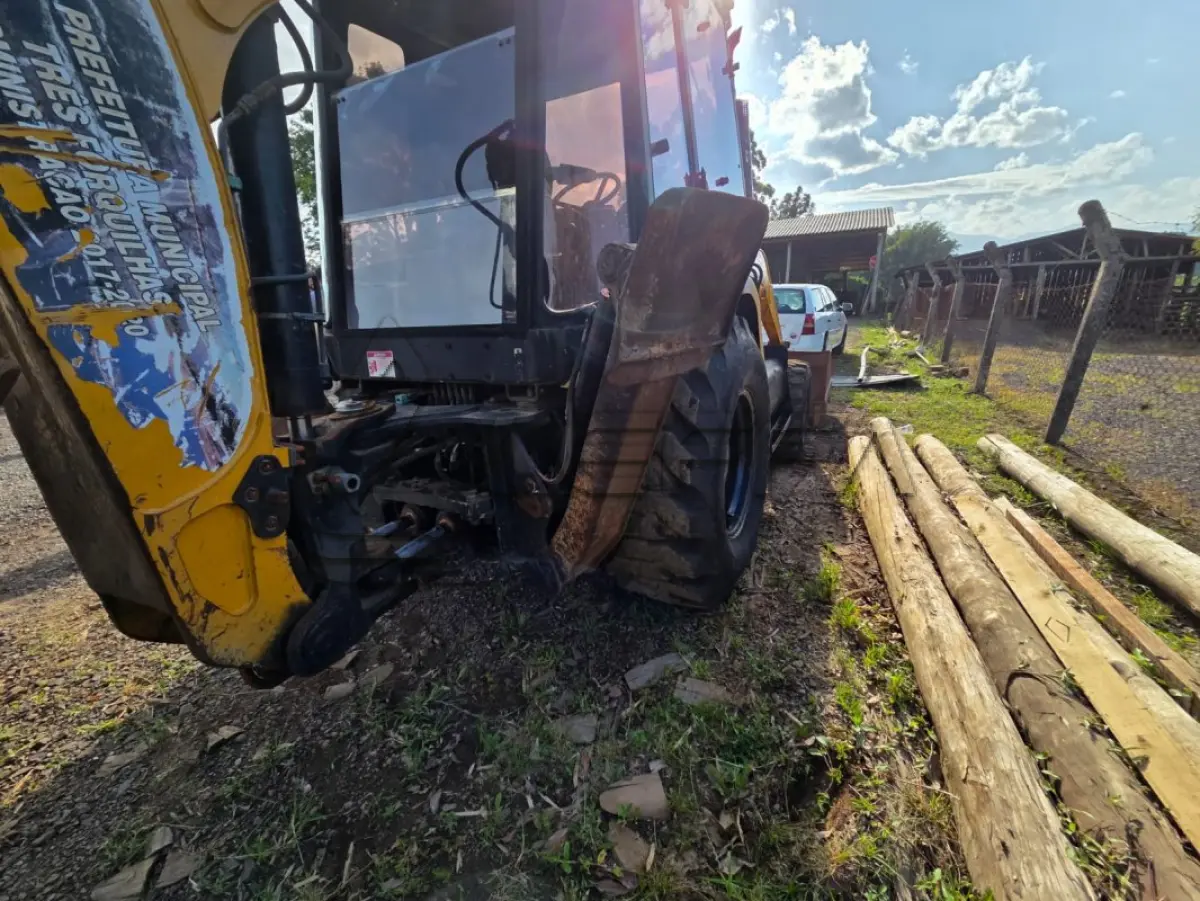 LOTE 004 - UMA RETROESCAVADEIRA ANO E MODELO 2019
