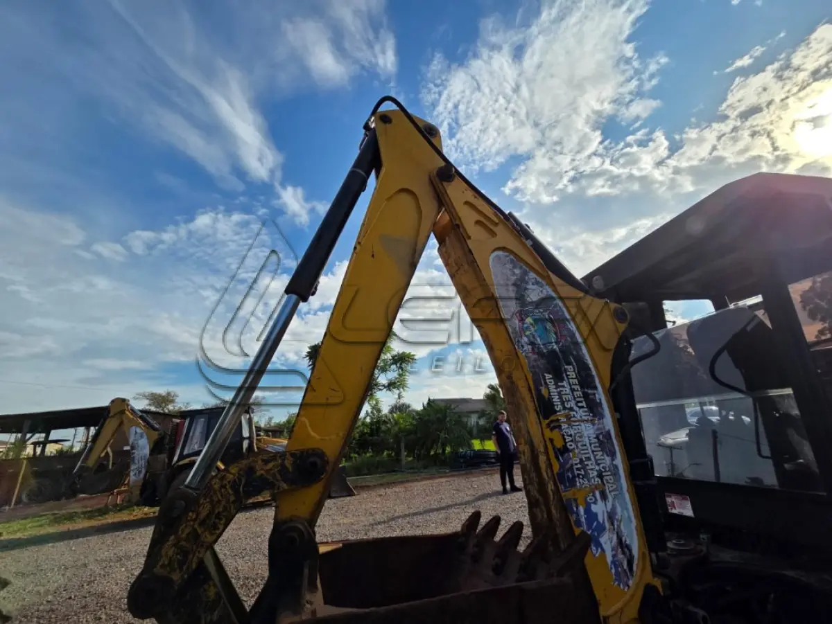 LOTE 004 - UMA RETROESCAVADEIRA ANO E MODELO 2019