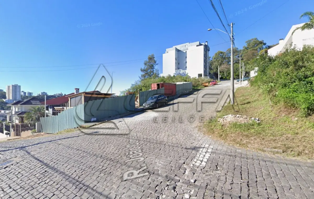 LOTE 001 - UM TERRENO URBANO, COM BENFEITORIAS, SITUADO NO BAIRRO PLANALTO, NA CIDADE DE CAXIAS  DO SUL/RS