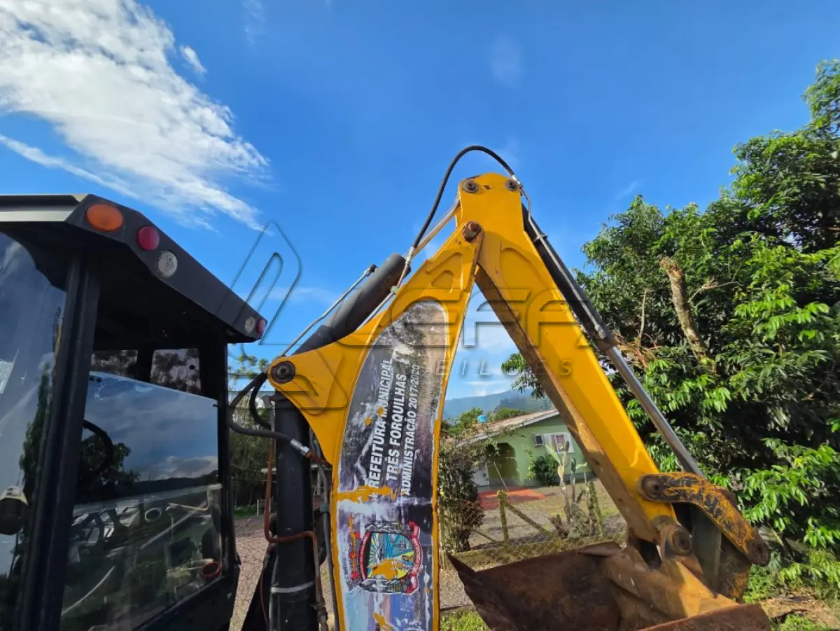 LOTE 004 - UMA RETROESCAVADEIRA ANO E MODELO 2019