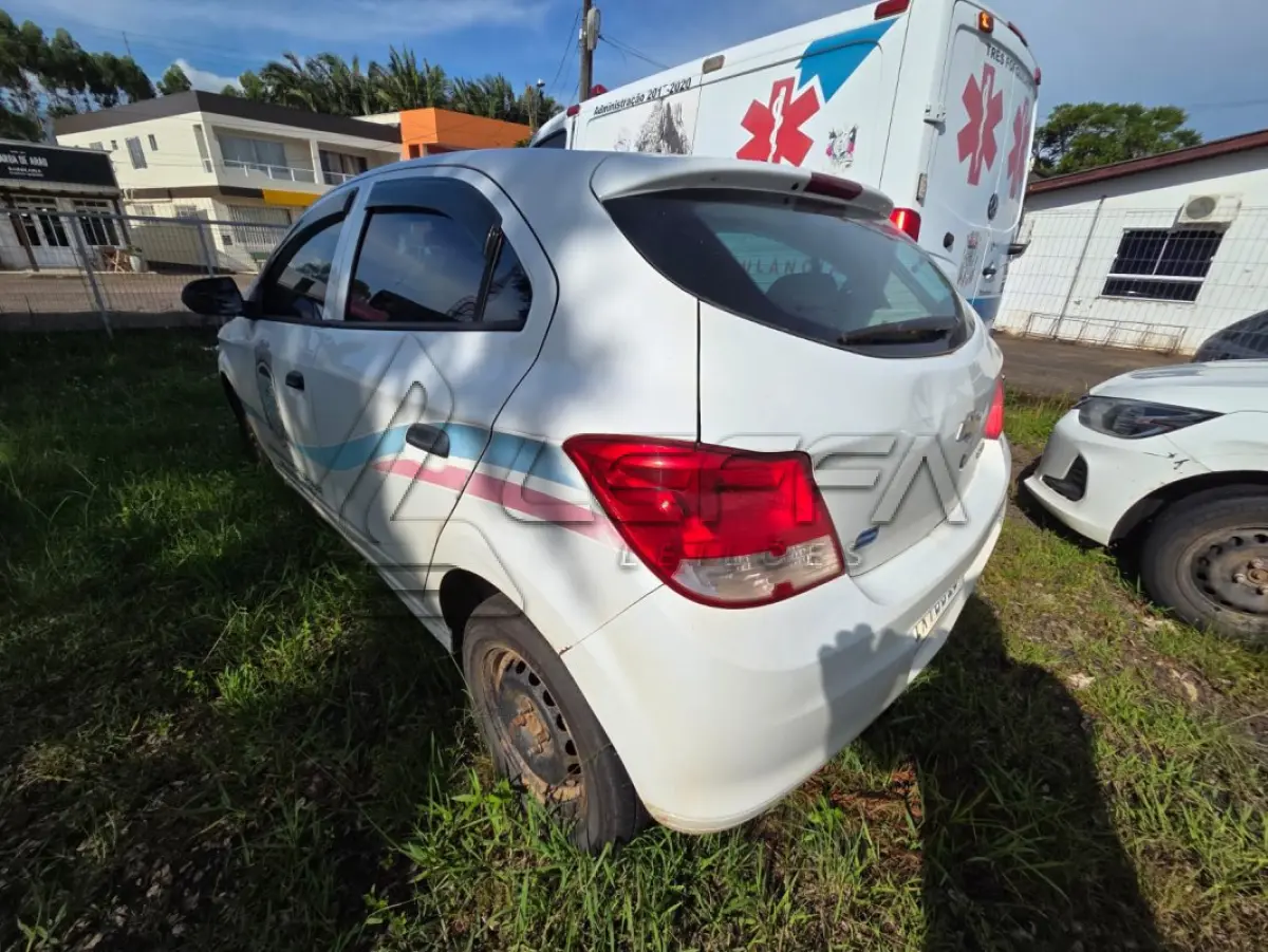 LOTE 006 - UM VEÍCULO GM ONIX 1.0 MT JOYE ANO E MODELO 2017, PLACAS IXT0B13