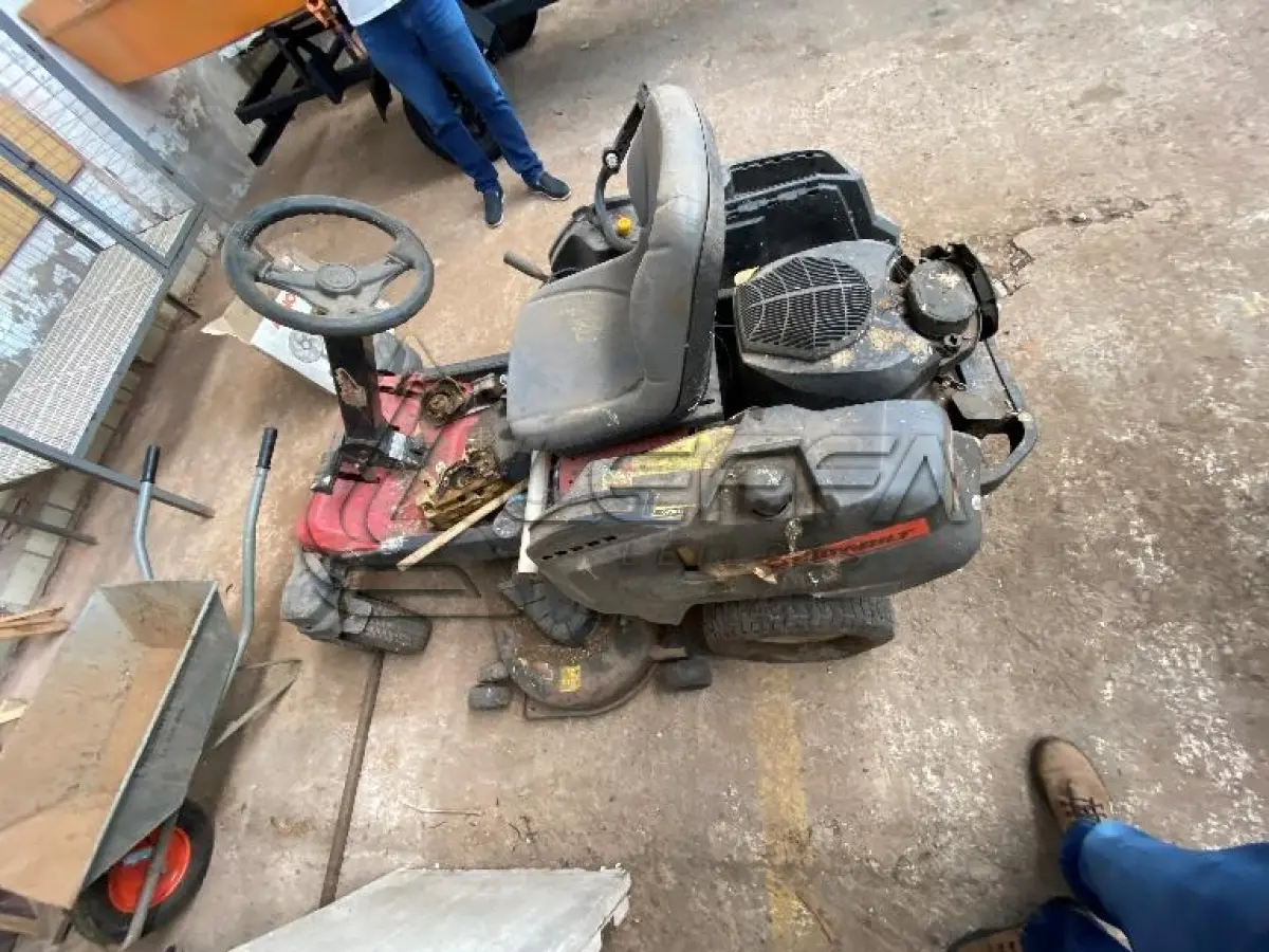 LOTE 017 - Trator cortador de Grama; Marca: Tramontina; Modelo: Giro Zero