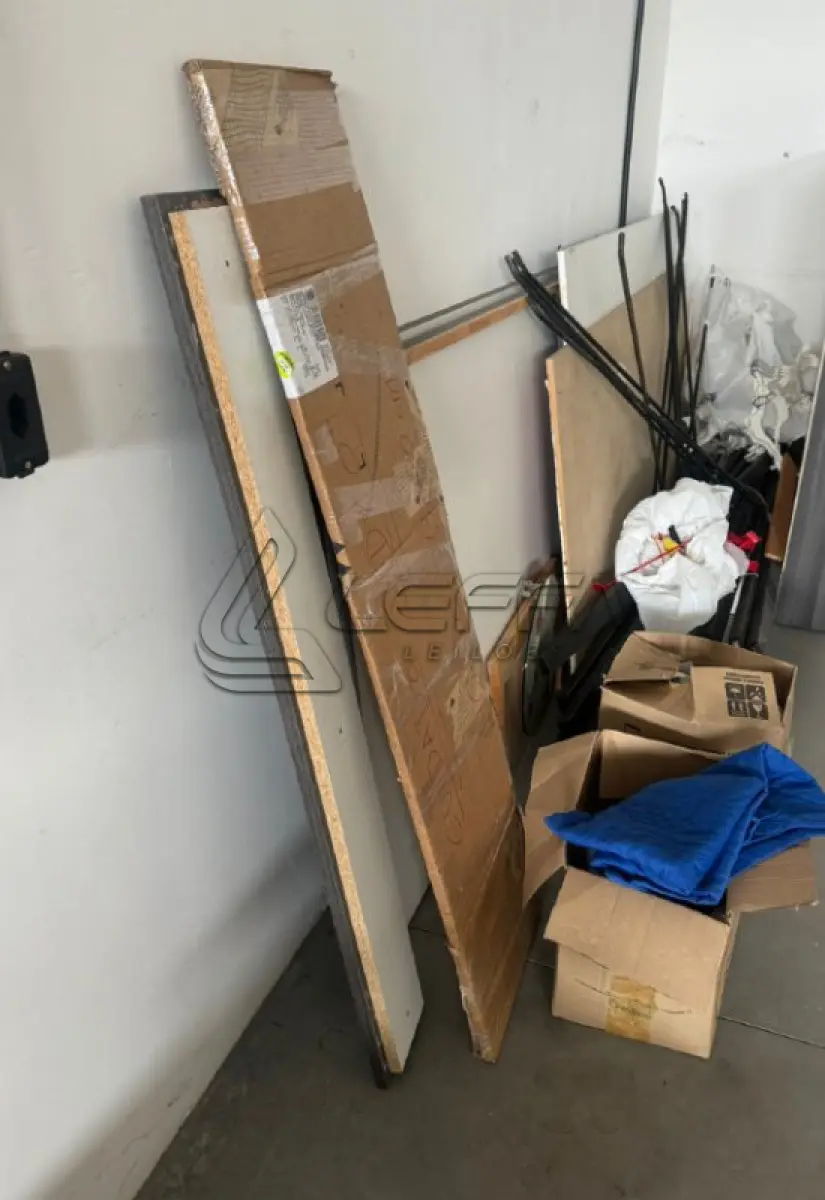 LOTE 009 - 2 (DOIS) CRIADOS MUDO