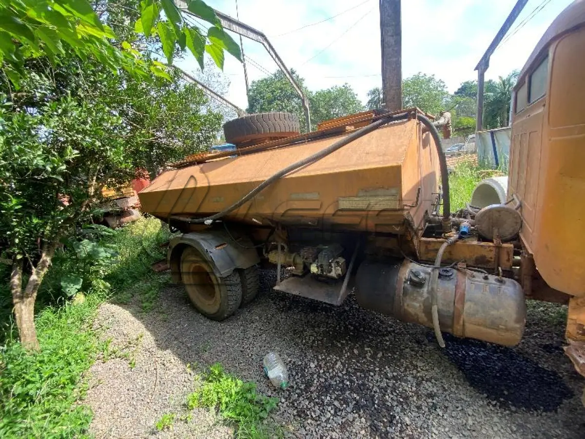 LOTE 006 - Veículo; Marca: Mercedez Benz; Modelo: 1113; Número de Chassi: 34403212393096; Ano de Fabricação: 1978; Placa: IHW-3714