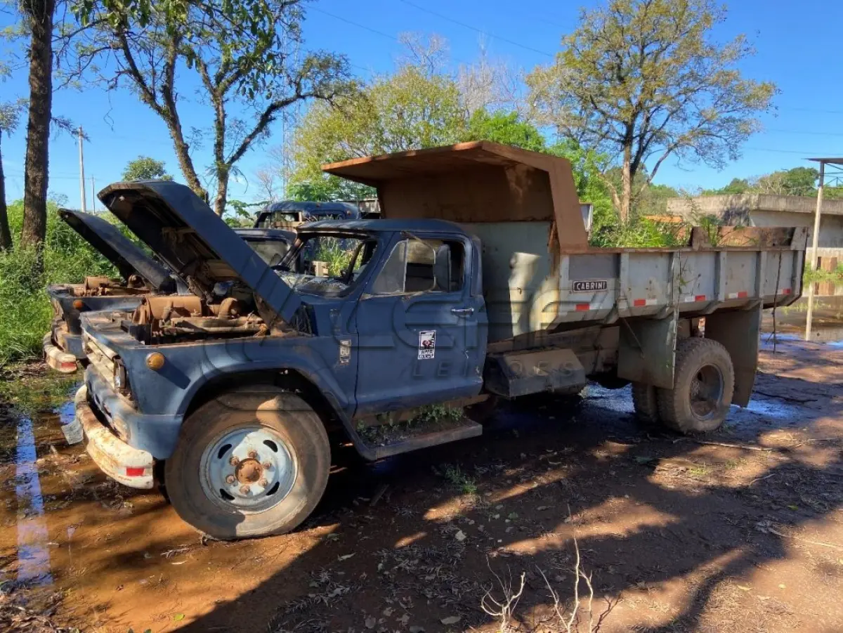 LOTE 005 - Caminhão; Marca: Chevrolet; Modelo: C60; Placa: IHK-5224; Ano de Fabricação: 1971; Combustível: Diesel