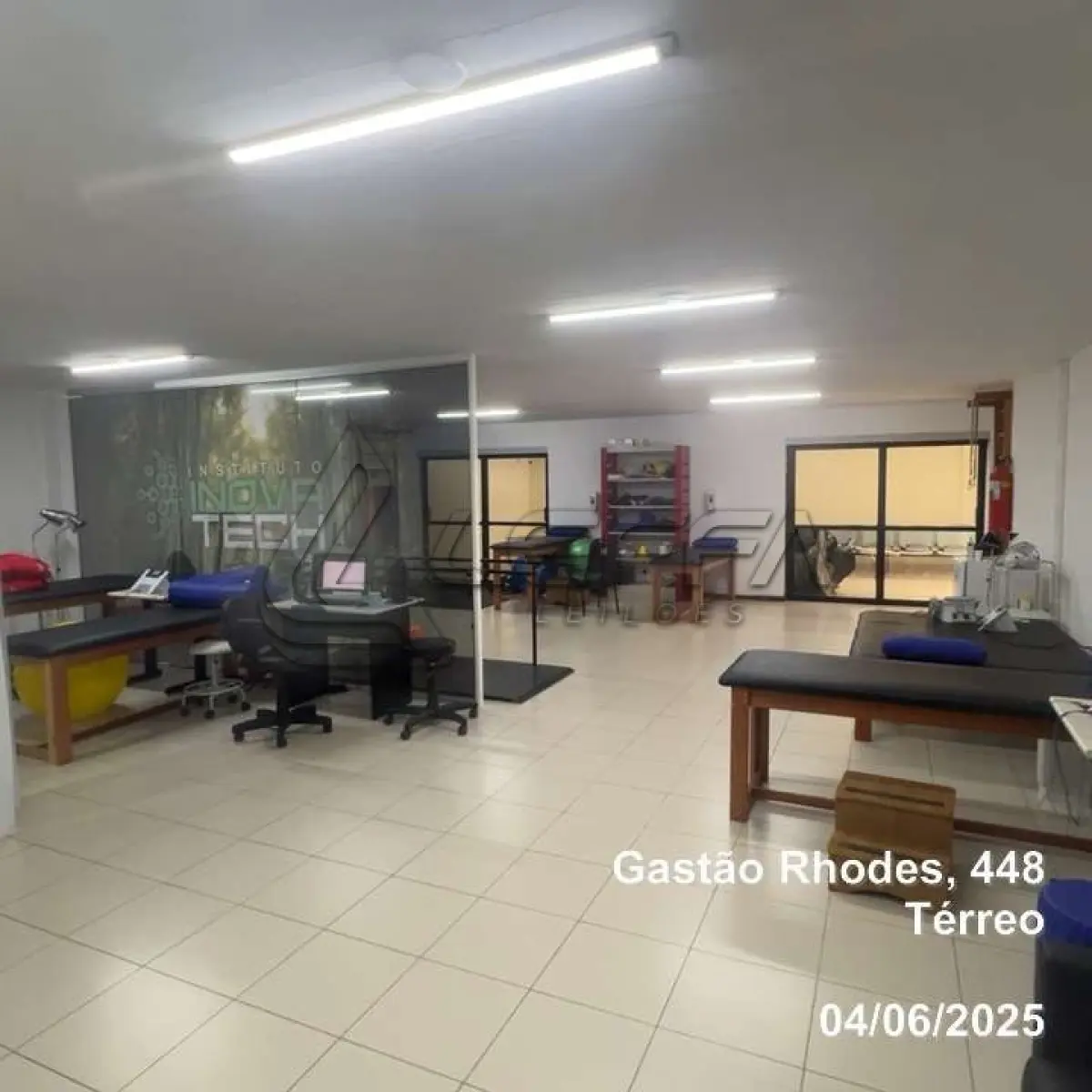 LOTE 001 - UM TERRENO URBANO, COM UM PRÉDIO COMERCIAL DE SETE PAVIMENTOS, LOCALIZADO NA RUA DOUTOR GASTAO RHODES, N° 448, PORTO ALEGRE/RS.