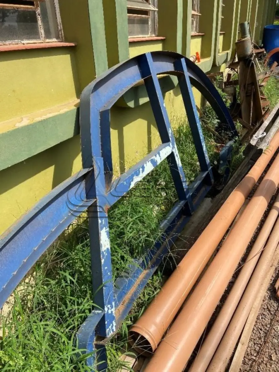 LOTE 033 - Sucata bicicletário