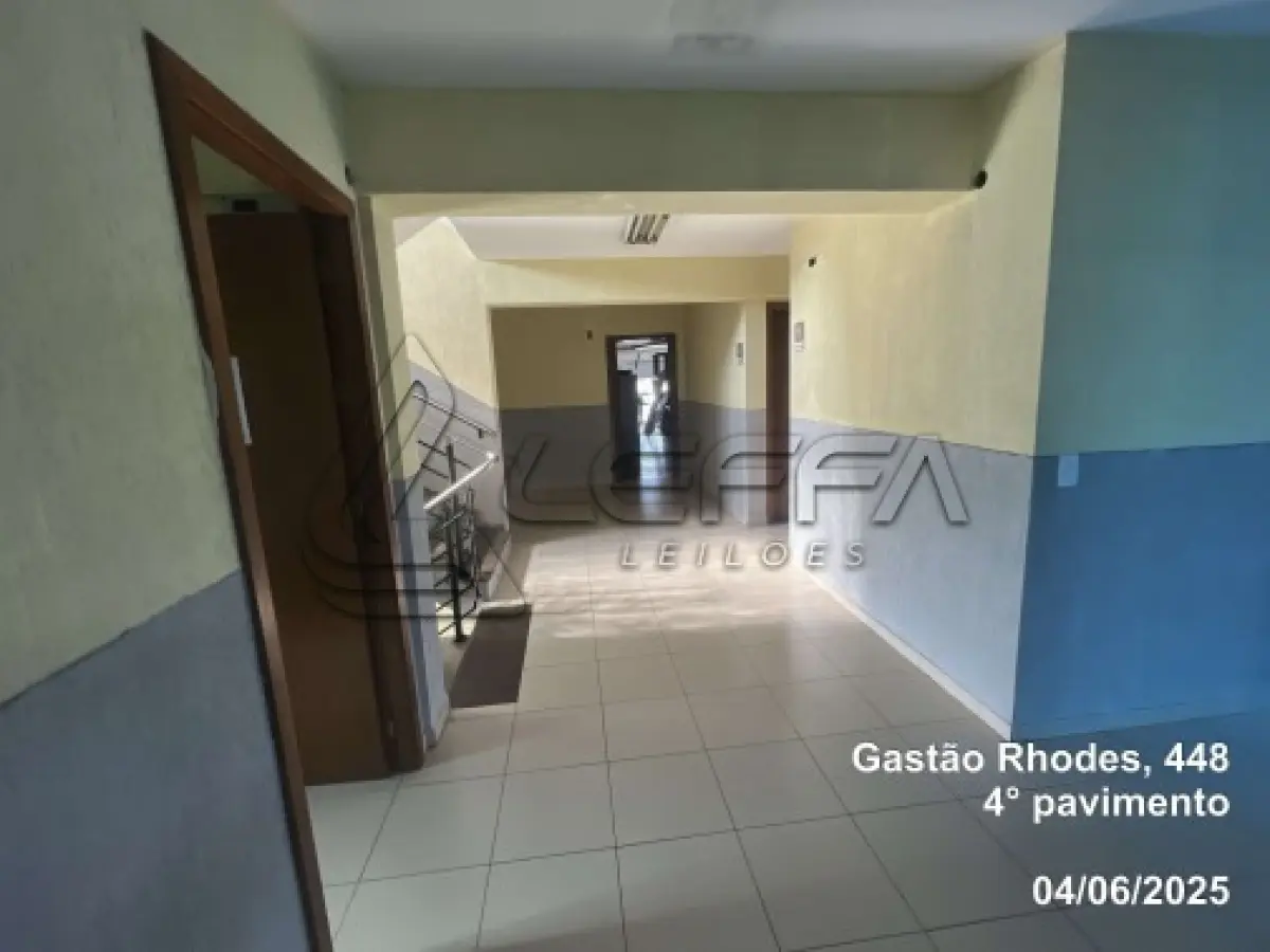 LOTE 001 - UM TERRENO URBANO, COM UM PRÉDIO COMERCIAL DE SETE PAVIMENTOS, LOCALIZADO NA RUA DOUTOR GASTAO RHODES, N° 448, PORTO ALEGRE/RS.
