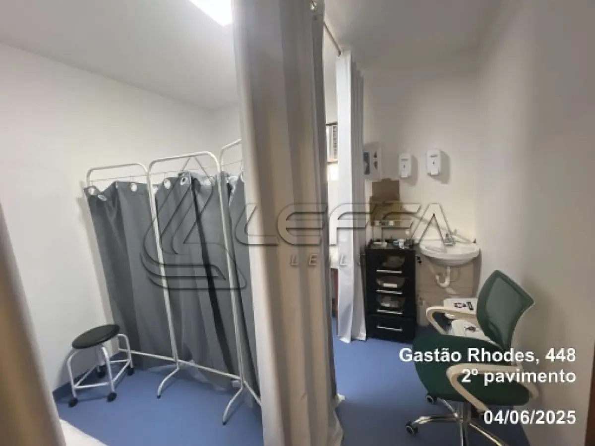LOTE 001 - UM TERRENO URBANO, COM UM PRÉDIO COMERCIAL DE SETE PAVIMENTOS, LOCALIZADO NA RUA DOUTOR GASTAO RHODES, N° 448, PORTO ALEGRE/RS.