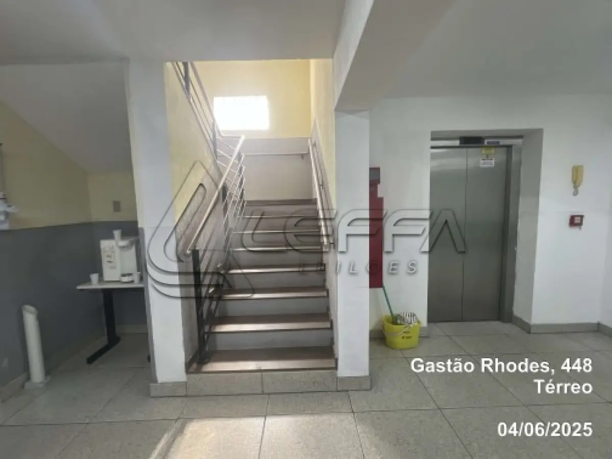 LOTE 001 - UM TERRENO URBANO, COM UM PRÉDIO COMERCIAL DE SETE PAVIMENTOS, LOCALIZADO NA RUA DOUTOR GASTAO RHODES, N° 448, PORTO ALEGRE/RS.