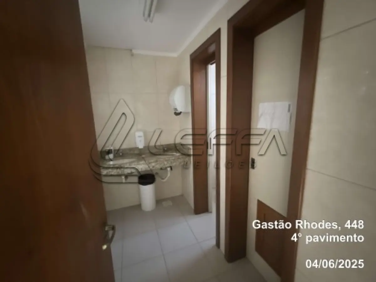 LOTE 001 - UM TERRENO URBANO, COM UM PRÉDIO COMERCIAL DE SETE PAVIMENTOS, LOCALIZADO NA RUA DOUTOR GASTAO RHODES, N° 448, PORTO ALEGRE/RS.