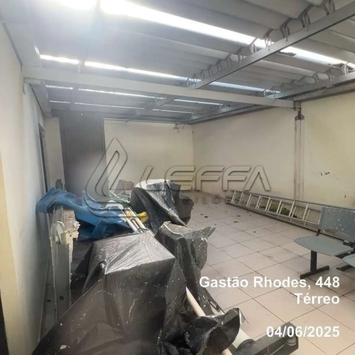 LOTE 001 - UM TERRENO URBANO, COM UM PRÉDIO COMERCIAL DE SETE PAVIMENTOS, LOCALIZADO NA RUA DOUTOR GASTAO RHODES, N° 448, PORTO ALEGRE/RS.