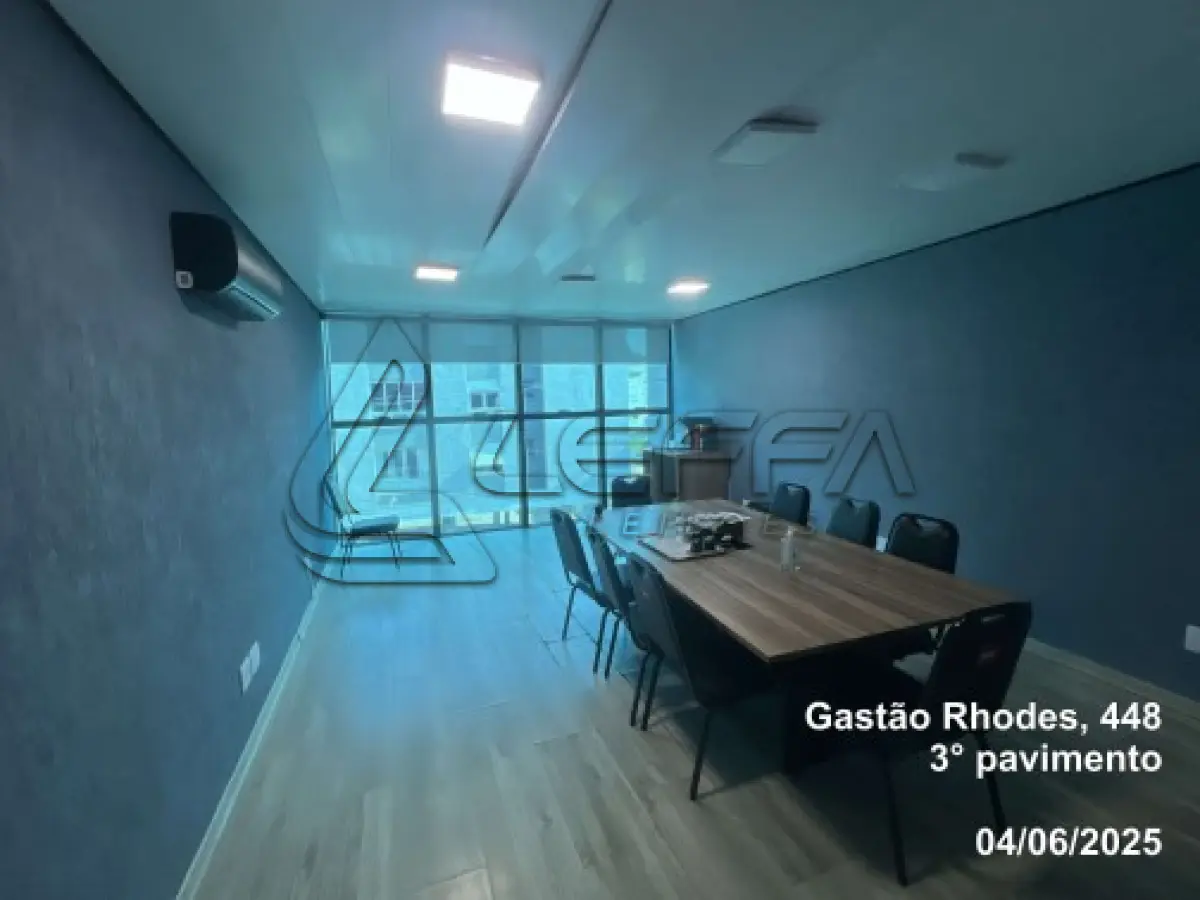 LOTE 001 - UM TERRENO URBANO, COM UM PRÉDIO COMERCIAL DE SETE PAVIMENTOS, LOCALIZADO NA RUA DOUTOR GASTAO RHODES, N° 448, PORTO ALEGRE/RS.
