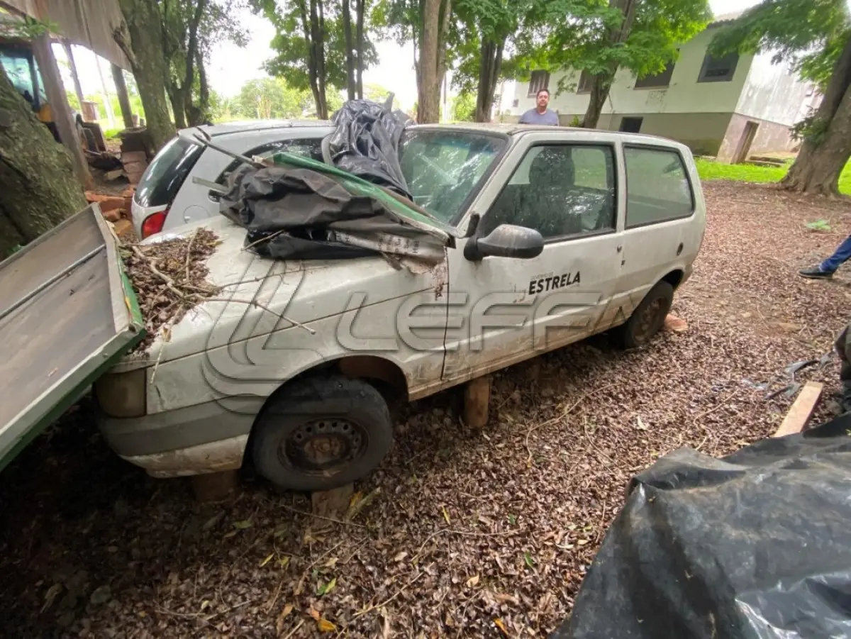 LOTE 064 - Veículo; Marca: Fiat; Modelo: UNO; Número de Chassi:9BD15802AA6431686; Ano de Fabricação:2010; Placa: IQR-7I09