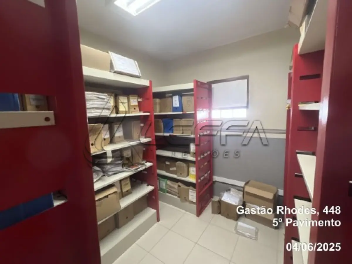 LOTE 001 - UM TERRENO URBANO, COM UM PRÉDIO COMERCIAL DE SETE PAVIMENTOS, LOCALIZADO NA RUA DOUTOR GASTAO RHODES, N° 448, PORTO ALEGRE/RS.
