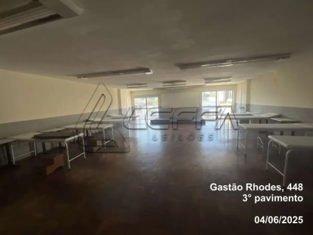 LOTE 001 - UM TERRENO URBANO, COM UM PRÉDIO COMERCIAL DE SETE PAVIMENTOS, LOCALIZADO NA RUA DOUTOR GASTAO RHODES, N° 448, PORTO ALEGRE/RS.