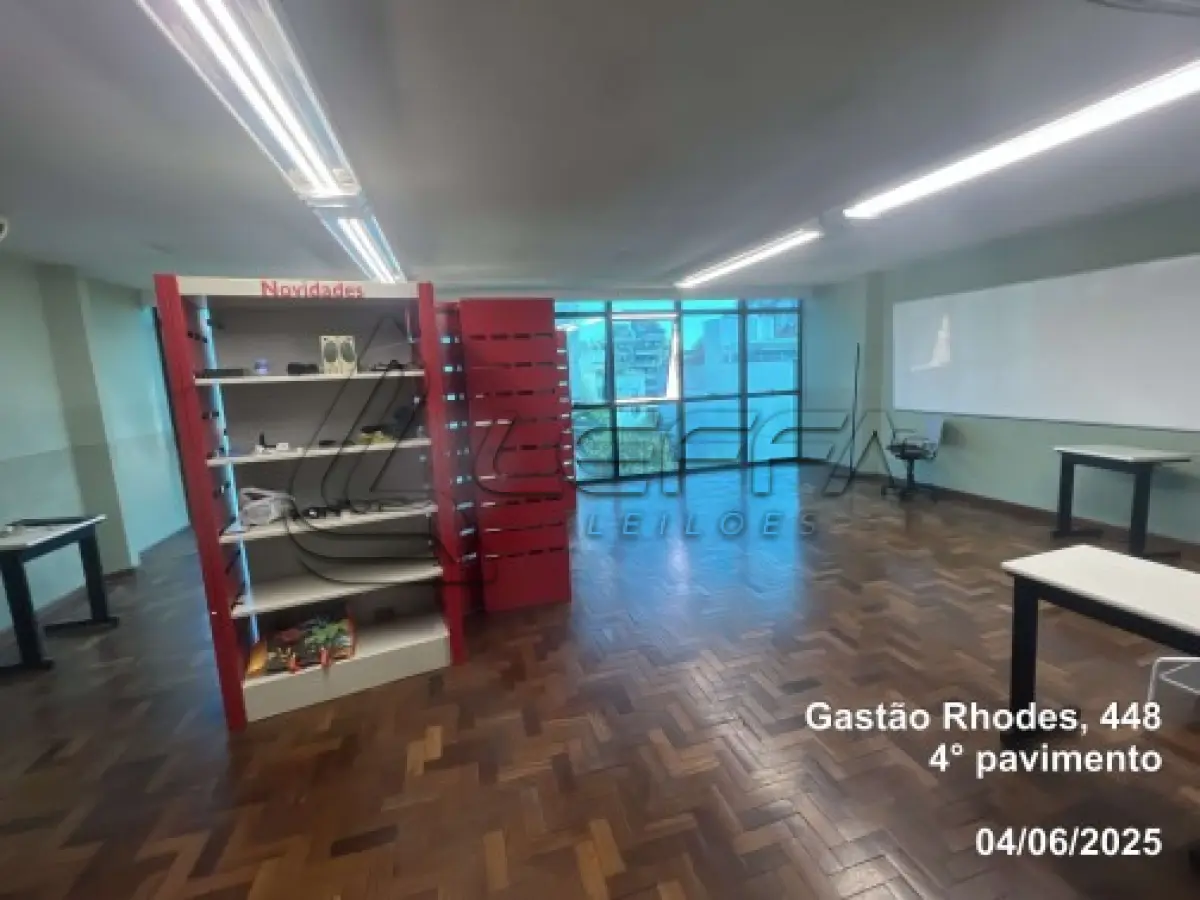 LOTE 001 - UM TERRENO URBANO, COM UM PRÉDIO COMERCIAL DE SETE PAVIMENTOS, LOCALIZADO NA RUA DOUTOR GASTAO RHODES, N° 448, PORTO ALEGRE/RS.