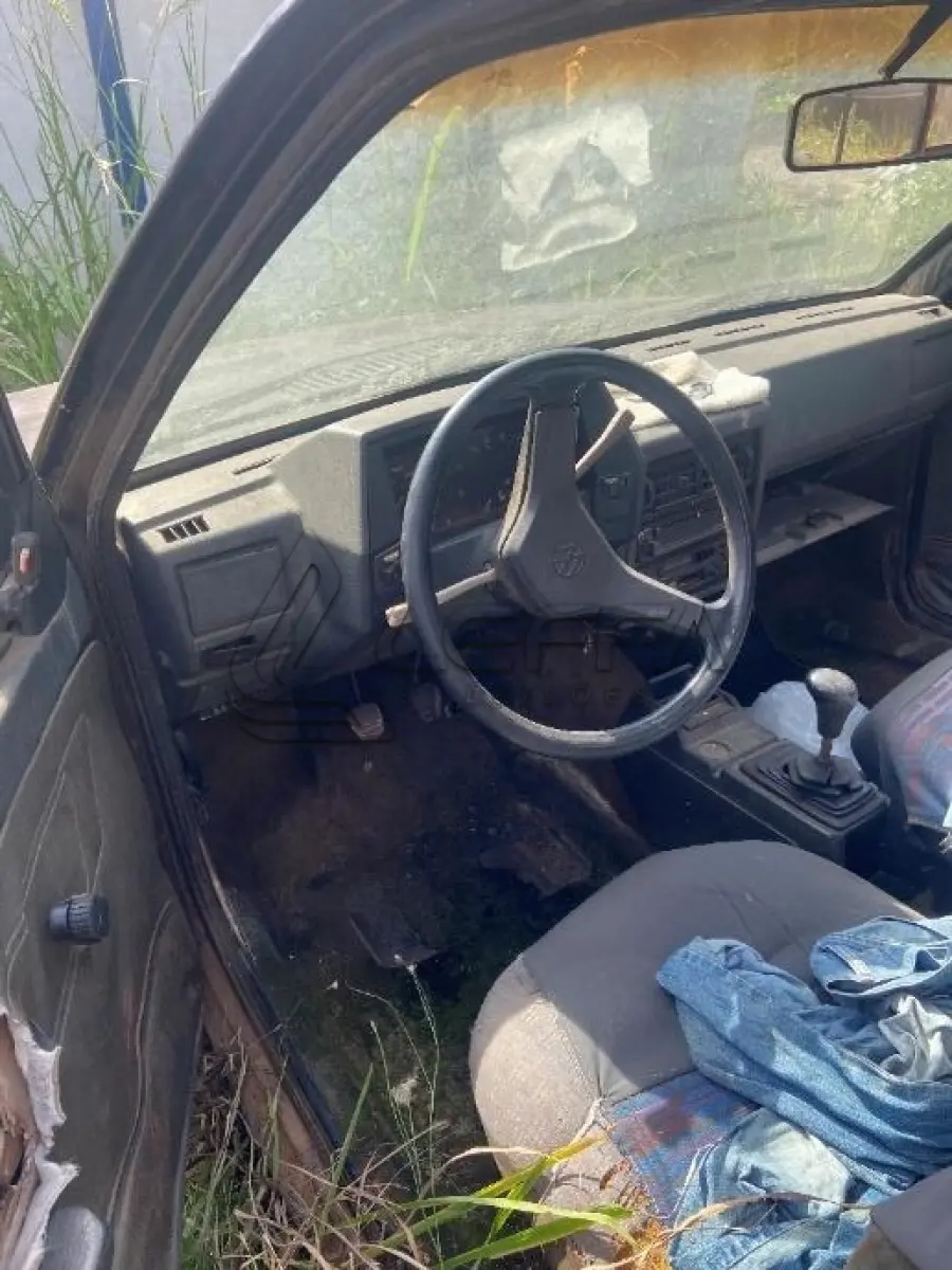 LOTE 063 - Veículo; Marca: Volkswagen; Modelo: Saveiro; Número de Chassi: 9BWZZZ30ZMP208445; Placa: IHO-7466; Ano de Fabricação: 1991