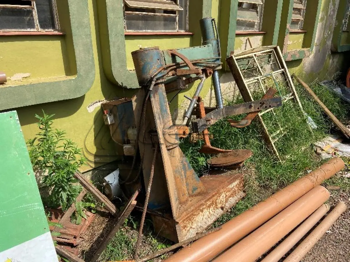 LOTE 034 - Máquina Montar Pneus