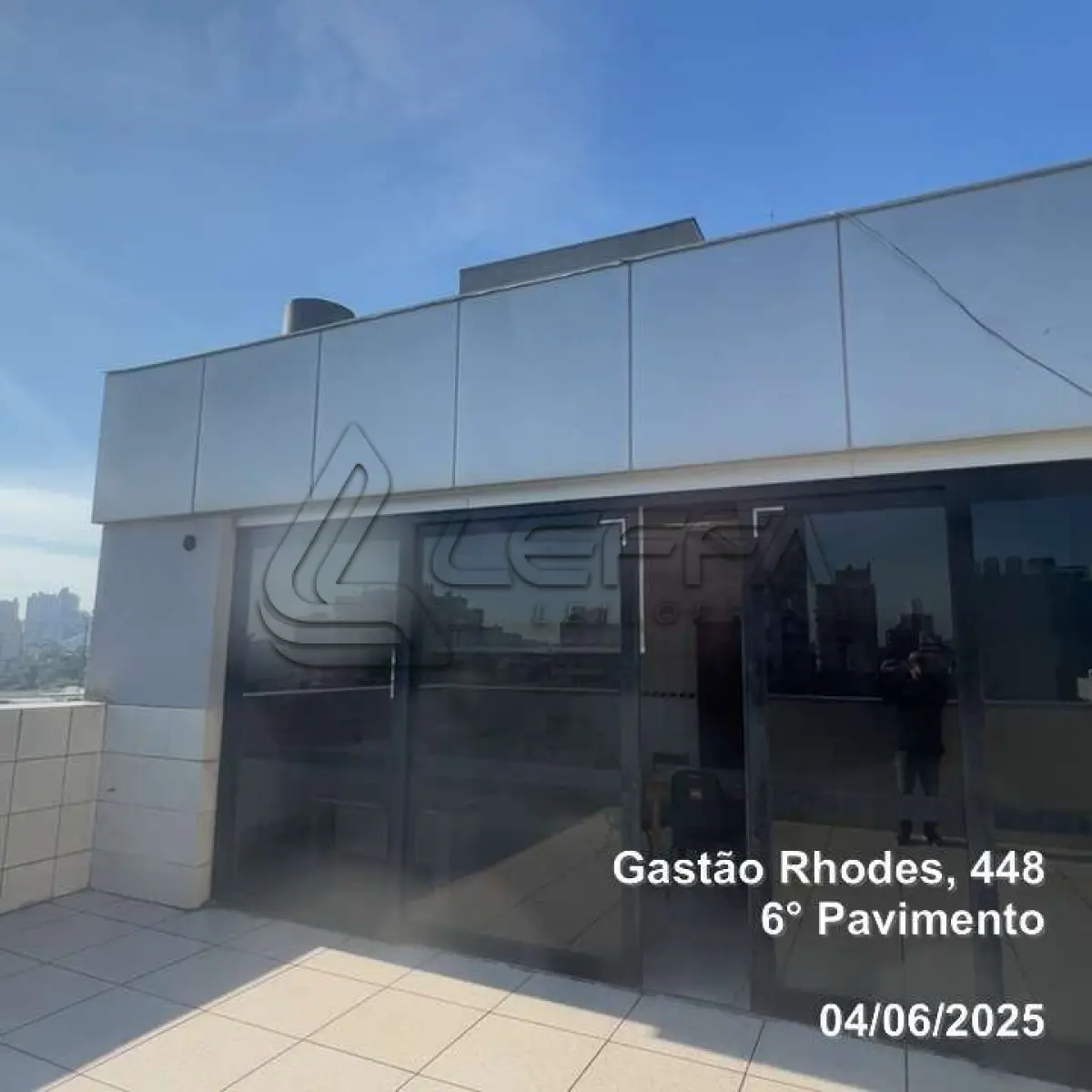 LOTE 001 - UM TERRENO URBANO, COM UM PRÉDIO COMERCIAL DE SETE PAVIMENTOS, LOCALIZADO NA RUA DOUTOR GASTAO RHODES, N° 448, PORTO ALEGRE/RS.