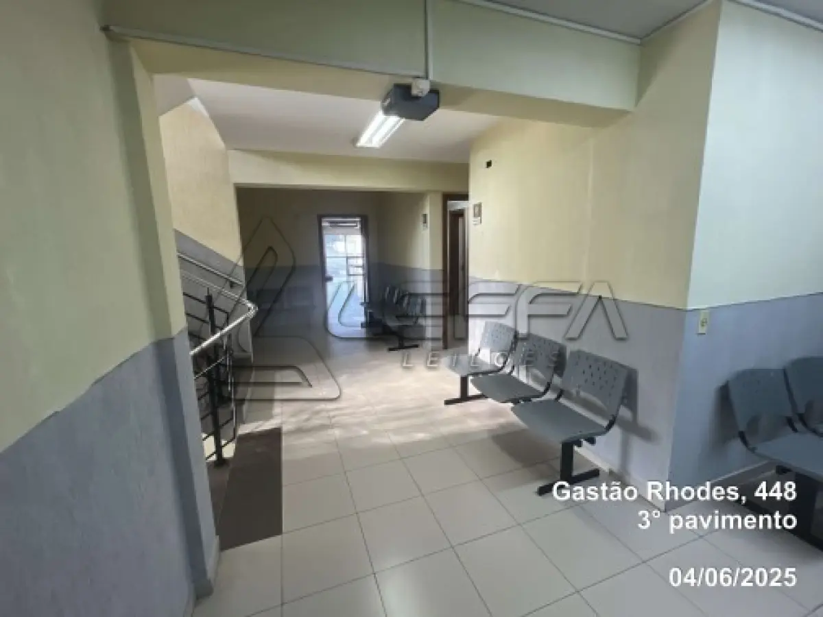 LOTE 001 - UM TERRENO URBANO, COM UM PRÉDIO COMERCIAL DE SETE PAVIMENTOS, LOCALIZADO NA RUA DOUTOR GASTAO RHODES, N° 448, PORTO ALEGRE/RS.