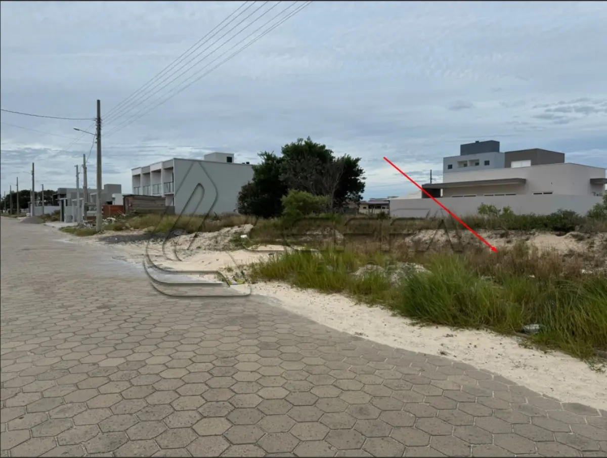 LOTE 001 - UM TERRENO URBANO, SEM BENFEITORIAS, COM A ÁREA DE 375m², SITUADO NO LUGAR DENOMINADO PRAIA TURIMAR, NO MUNICÍPIO DE BALNEÁRIO GAIVOTA/SC