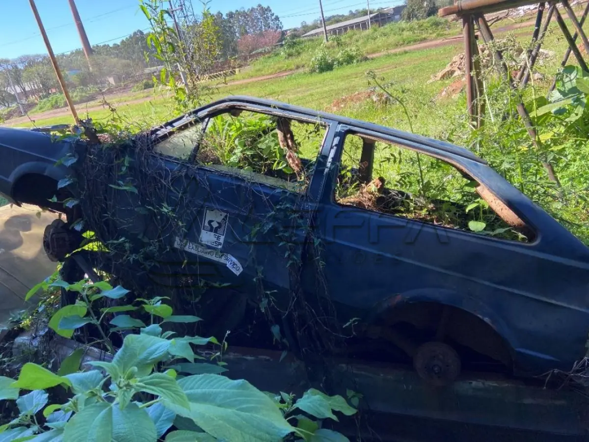 LOTE 051 - Veículo; Marca: Volkswagen; Modelo: Quadrado; Ano de Fabricação: 1980/1996