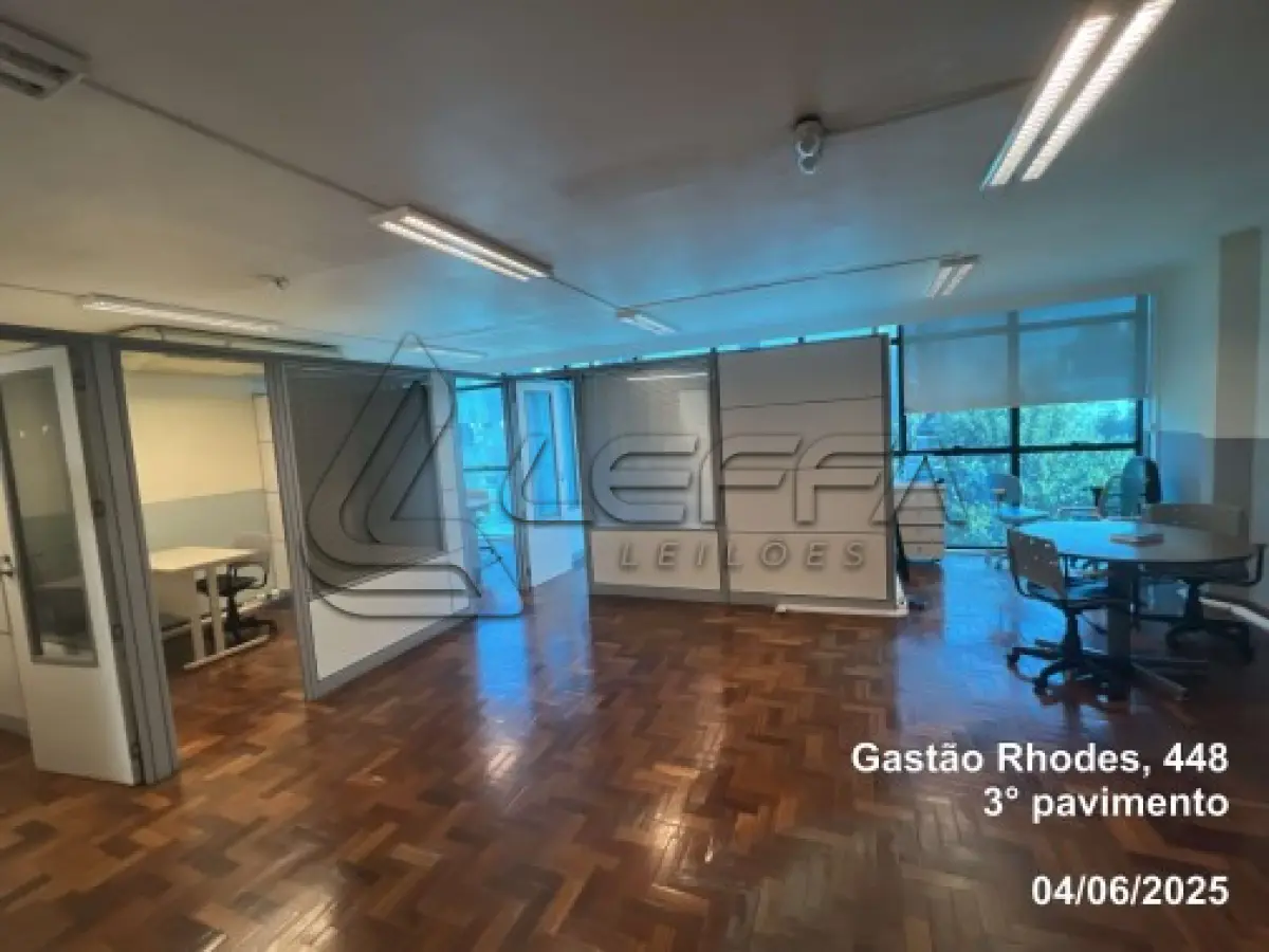 LOTE 001 - UM TERRENO URBANO, COM UM PRÉDIO COMERCIAL DE SETE PAVIMENTOS, LOCALIZADO NA RUA DOUTOR GASTAO RHODES, N° 448, PORTO ALEGRE/RS.