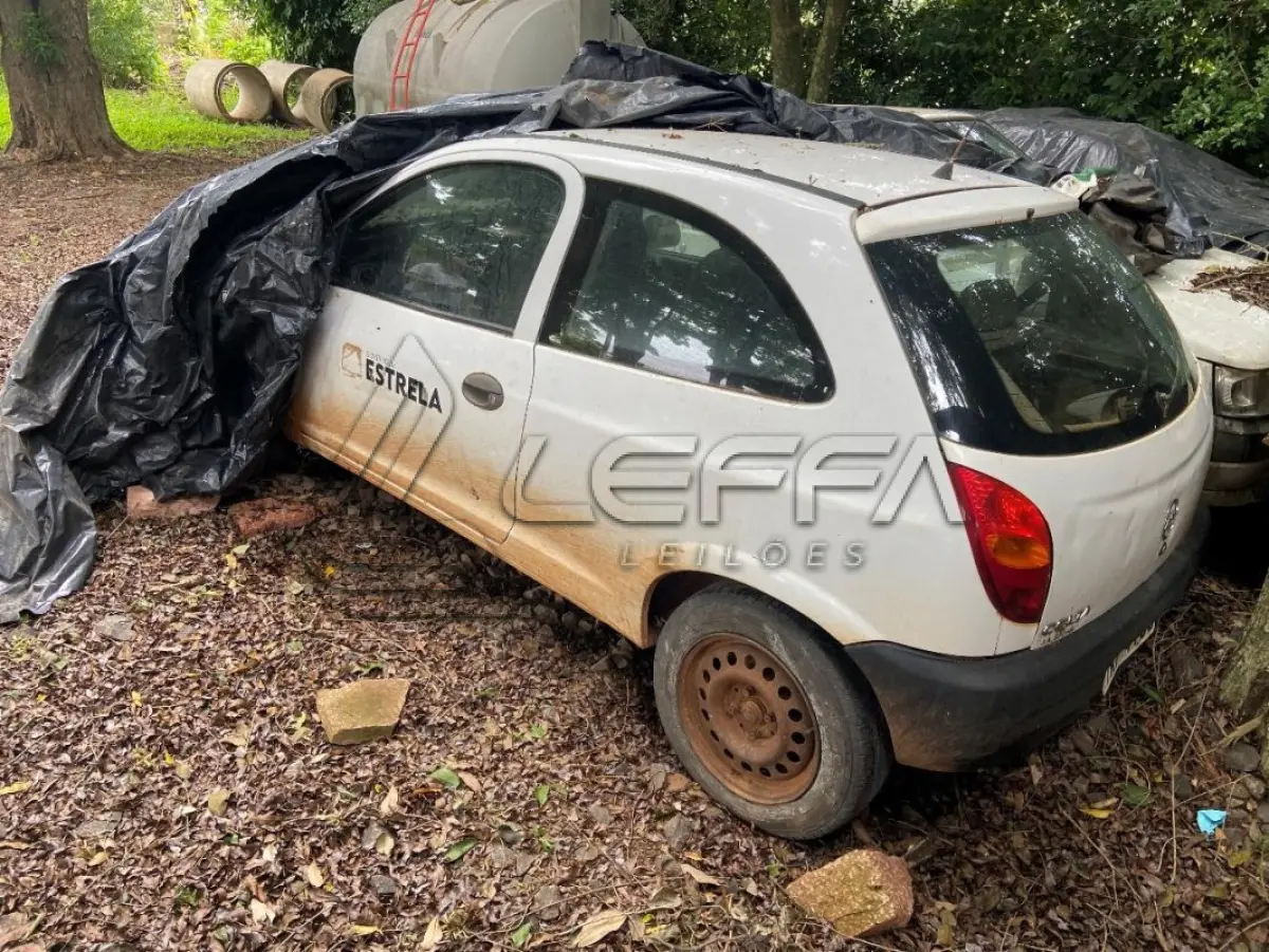 LOTE 055 - Veículo; Marca: Chevrolet; Modelo: Celta; Número de Chassi: 9BGRD08Z02G163097; Ano de Fabricação: 2002; Placa: IKP-4136