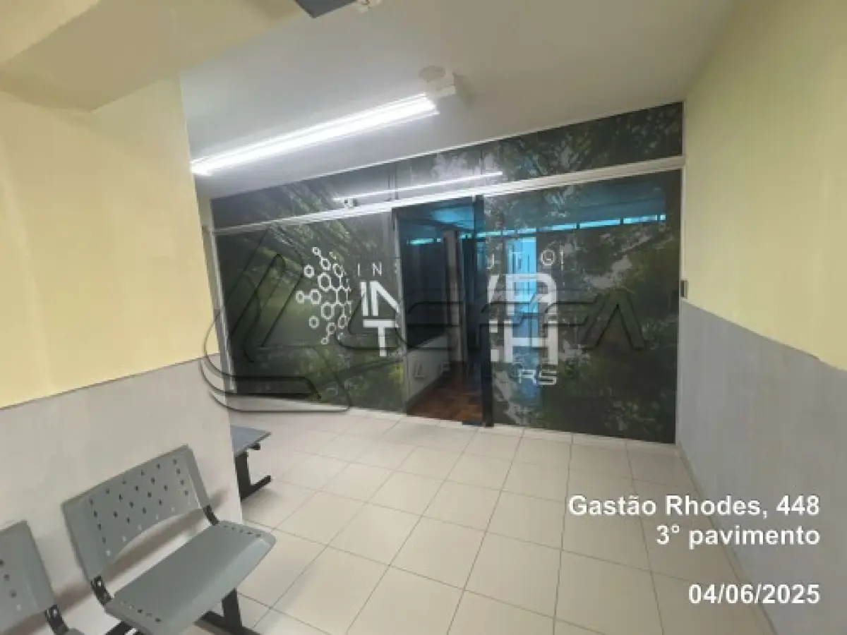LOTE 001 - UM TERRENO URBANO, COM UM PRÉDIO COMERCIAL DE SETE PAVIMENTOS, LOCALIZADO NA RUA DOUTOR GASTAO RHODES, N° 448, PORTO ALEGRE/RS.
