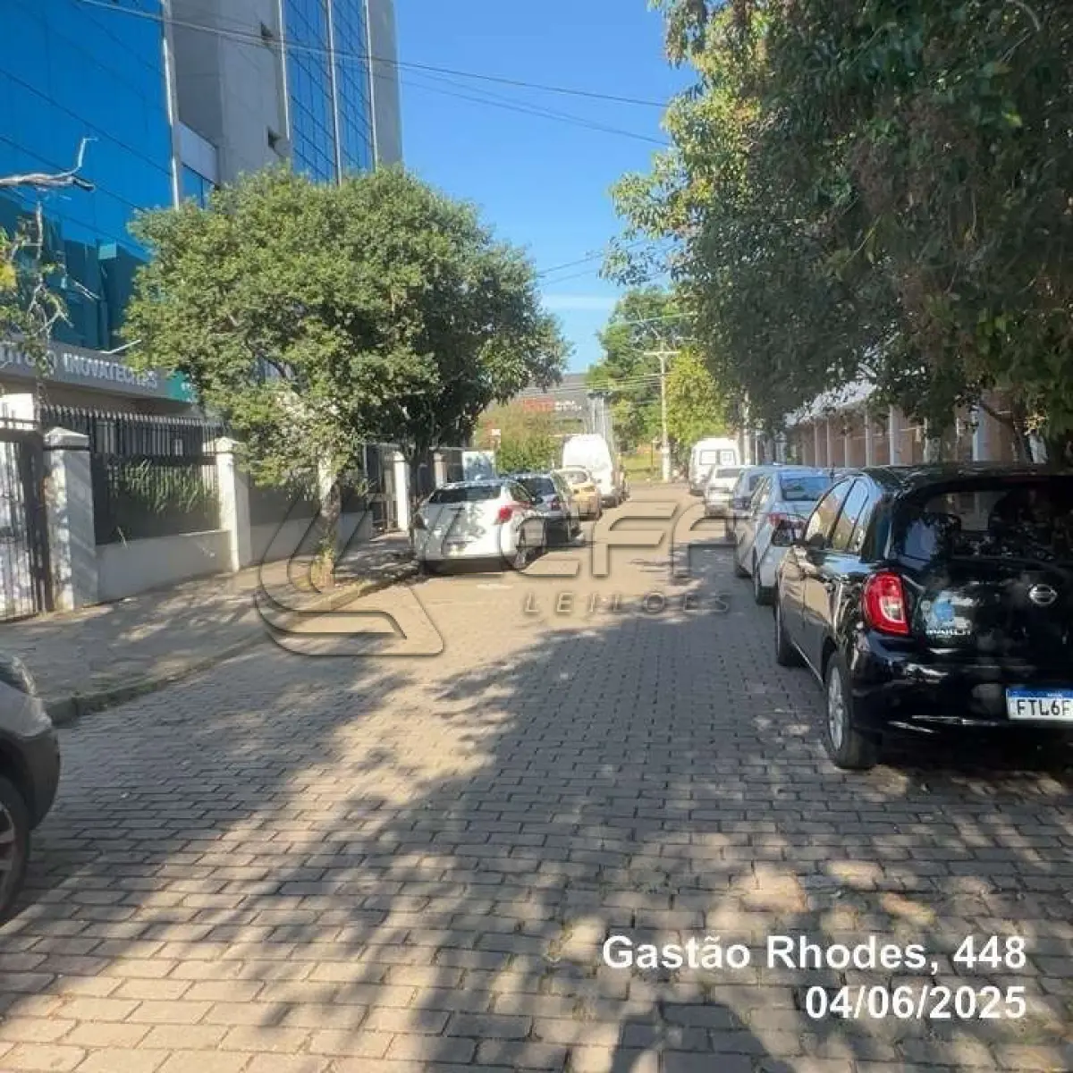 LOTE 001 - UM TERRENO URBANO, COM UM PRÉDIO COMERCIAL DE SETE PAVIMENTOS, LOCALIZADO NA RUA DOUTOR GASTAO RHODES, N° 448, PORTO ALEGRE/RS.