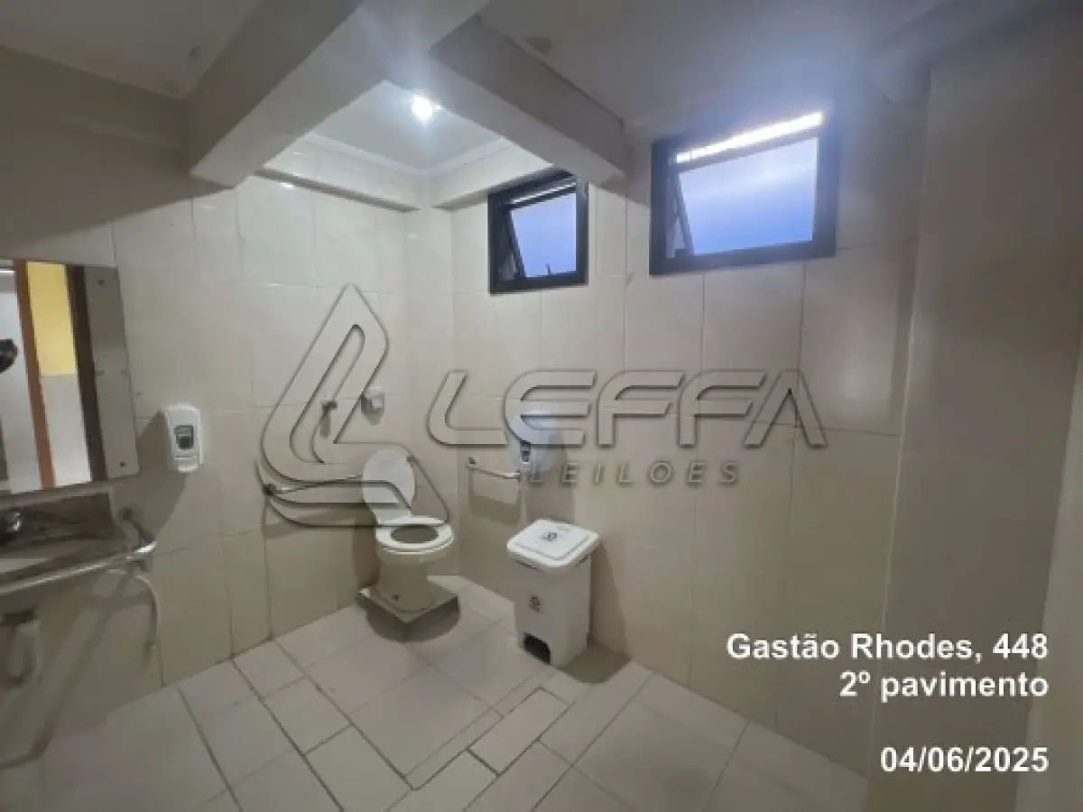 LOTE 001 - UM TERRENO URBANO, COM UM PRÉDIO COMERCIAL DE SETE PAVIMENTOS, LOCALIZADO NA RUA DOUTOR GASTAO RHODES, N° 448, PORTO ALEGRE/RS.