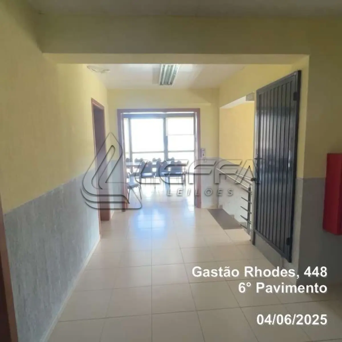 LOTE 001 - UM TERRENO URBANO, COM UM PRÉDIO COMERCIAL DE SETE PAVIMENTOS, LOCALIZADO NA RUA DOUTOR GASTAO RHODES, N° 448, PORTO ALEGRE/RS.