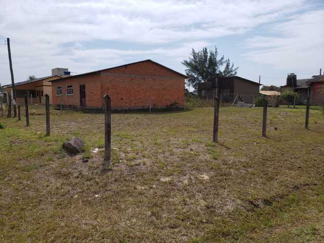 Terreno Urbano localizado na Praia Azul, lote 01 da quadra 25, em Arroio do Sal/RS