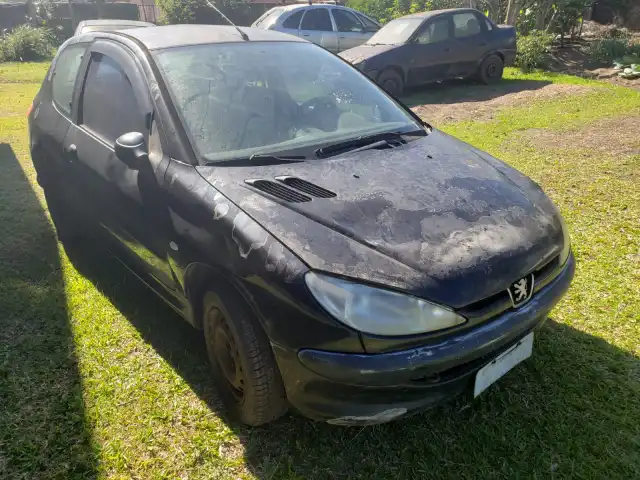 UM VEÍCULO PEUGEOT/206 1.4 PRESENCE, COR PRETA, ANO/MODELO 2005, PLACAS IMJ-2937
