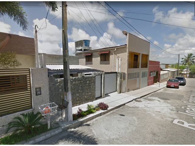 Um PRÉDIO RESIDENCIAL, nº 68, situado à Rua João Carlos de Souza, em Natal RN