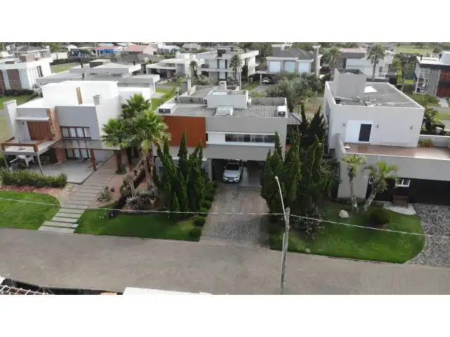 Uma Casa no Condominio Ocean Side em Torres RS