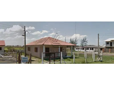 LOTE 102 - CASA NO BAIRRO CENTRO EM TRAMANDAÍ/RS