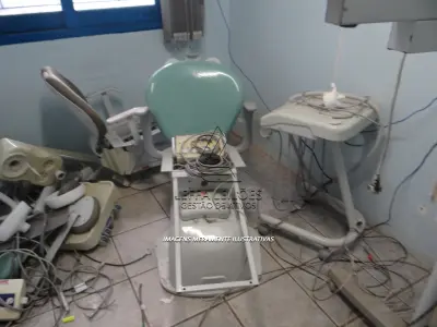 LOTE 003 - CADEIRA ODONTOLÓGICA (VERDE)