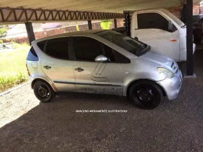 LOTE 003 - Mercedes Classe A160 Ano 2001 Modelo 2002